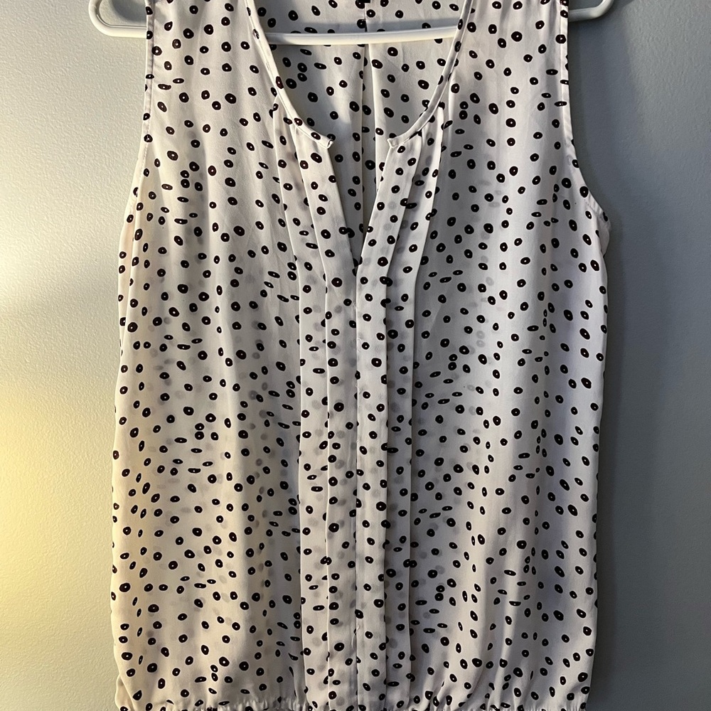 Sleeveless dress top
